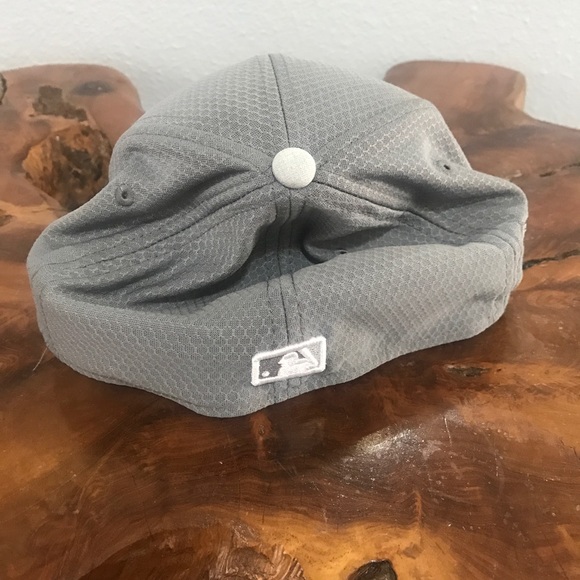 SOLD New Era World Series LA Cap - Picture 4 of 6